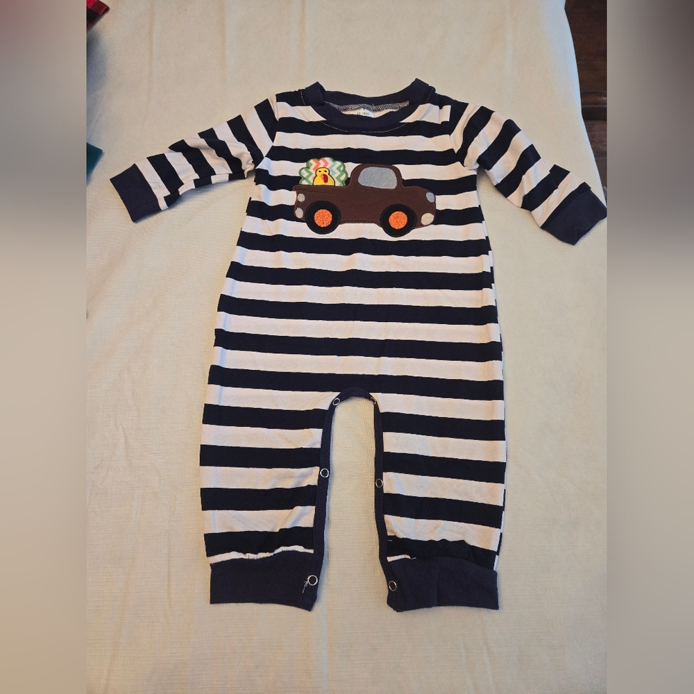 Fall black and white romper. Size 12-18  months.